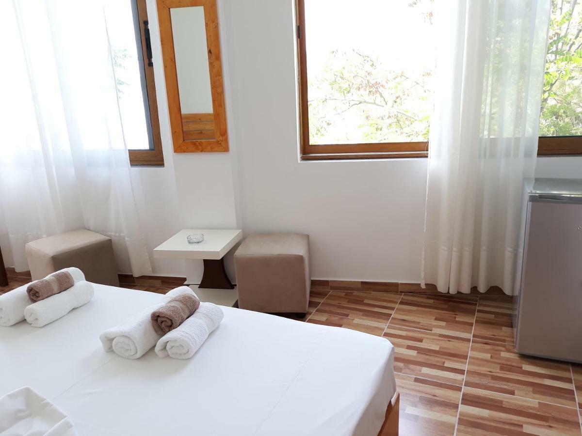 Beleris Rooms ฮีมาเรอ ภายนอก รูปภาพ